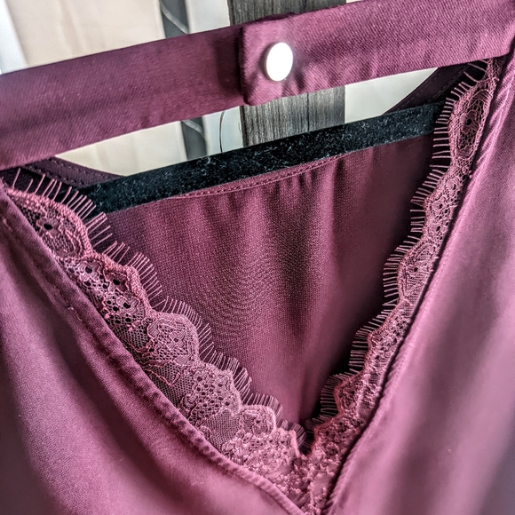 Dynamite Lace Detailed Blouse - Picture 7 of 8